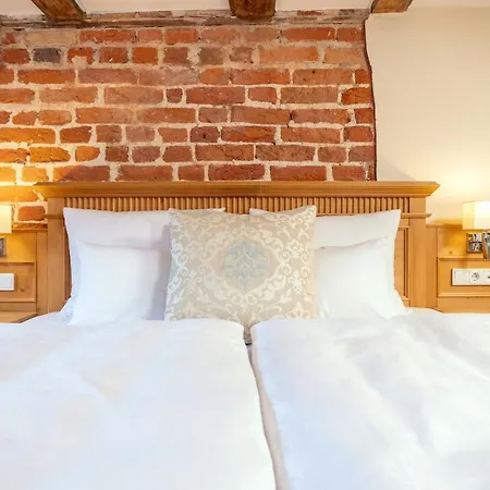 Romantik Scheelehof Отель Штральзунд