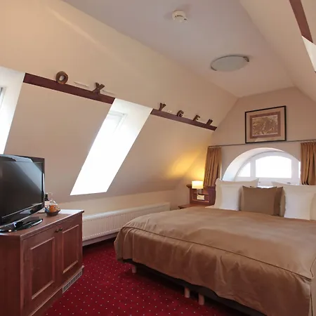 Отель Romantik Scheelehof Штральзунд