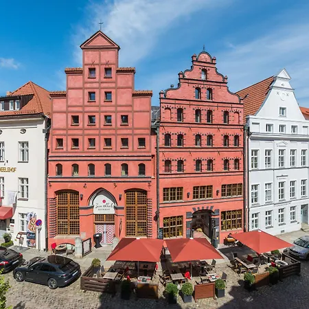 Romantik Scheelehof Штральзунд